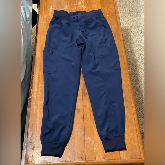 Monarch Navy Scrubs Set - Picture 6 of 8